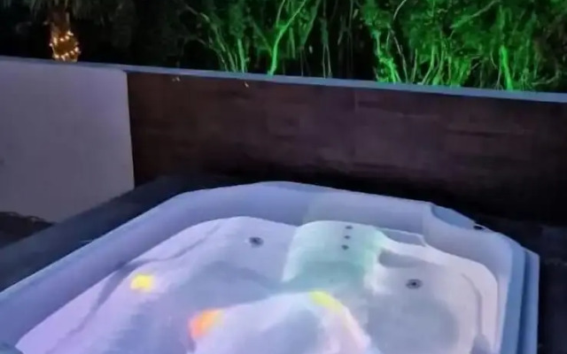Marmeu Enseada com jacuzzi aquecida
