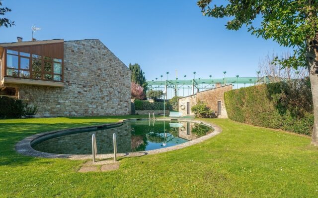 Classy Holiday Home With Swimming Pool, Garden, Bbq, Parking