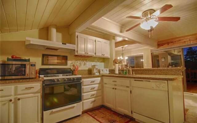 Stunning Lake Views From Cozy Cabin! #105