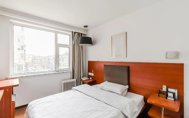 Huayi Hotel (Jinzhou Railway Station)