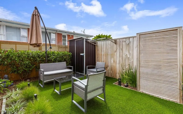 Modern 2br Townhouse Close To Aucklands Best
