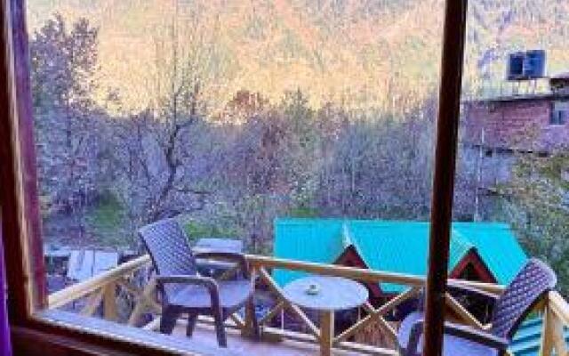 YOLO Backpackers Hostel