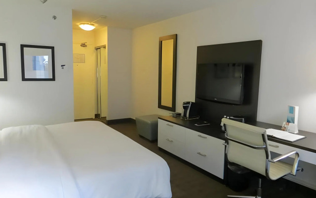 Toronto Don Valley Hotel and Suites