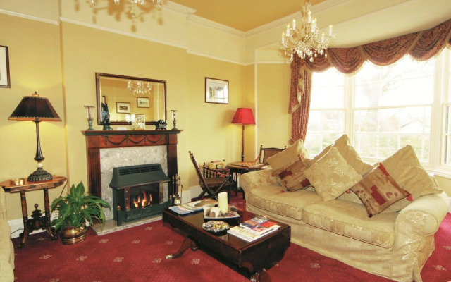 Oakbank House