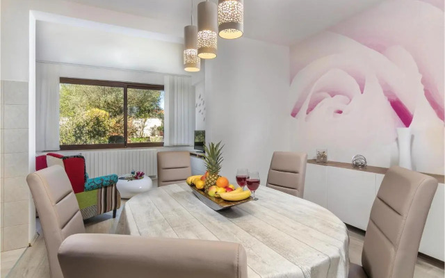 2 Bedroom Lovely Apartment in Rovinj