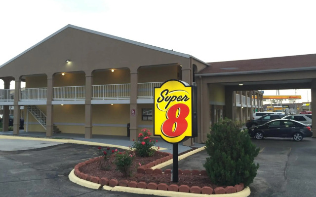 Deluxe Inn & Suites