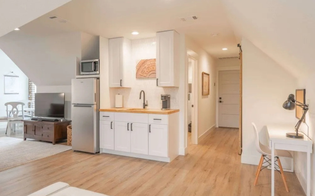 Scarlet Ridge Retreat - Near Wineries & DT Austin!