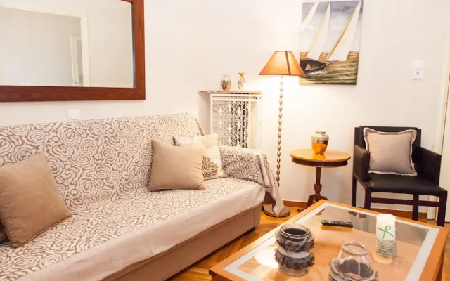 Classic Pied A Terre In Central Athens