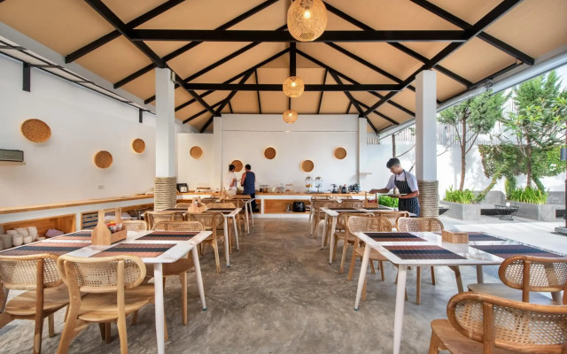 Ai Pai Hotel