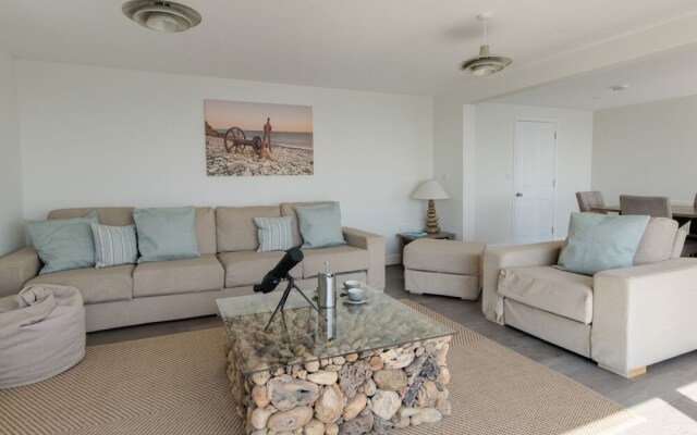 Cove Lodge