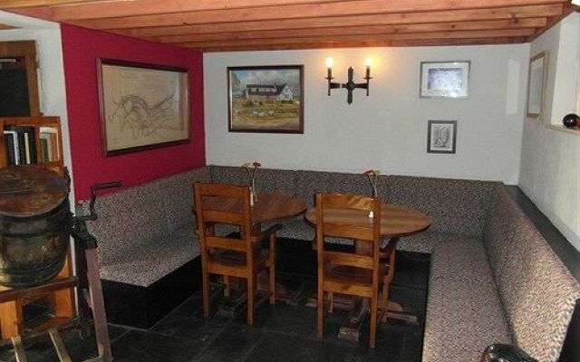 Three Horseshoes