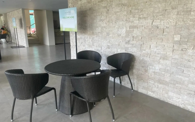 Spacious Modern Condo with Balcony