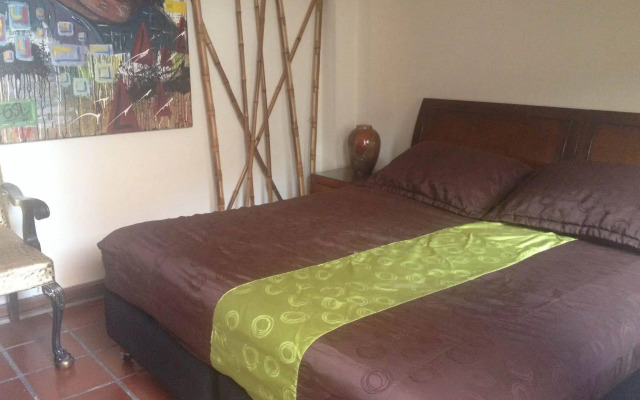 Violeta Park Hostel
