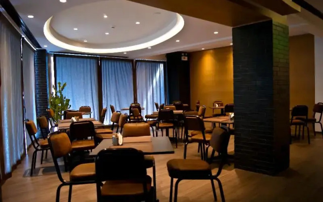 Adonis City Hotel
