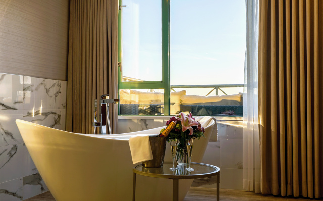 Executive Plaza Hotel Metro Vancouver
