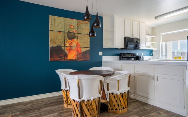 WanderJaunt | Emerald St Townhomes