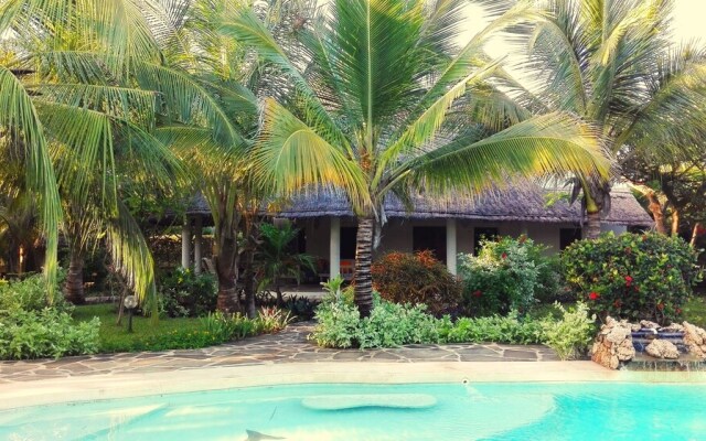 House With in Watamu With Pool Access Furnished Terrace a
