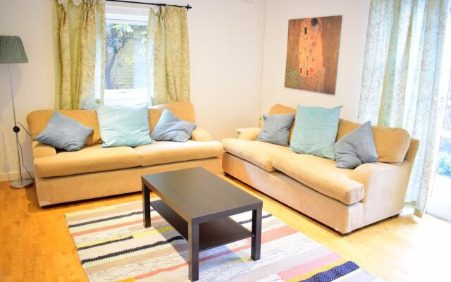 2 Bedroom Islington Flat Next to Regent's Canal