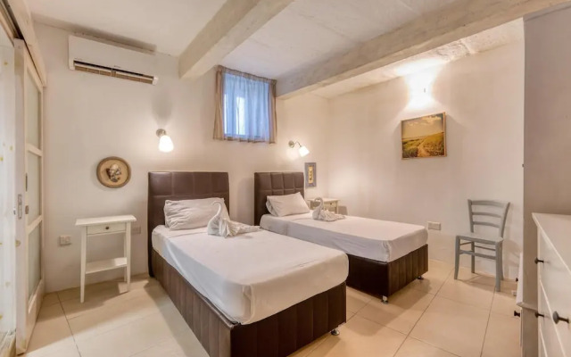 Ta'patee Pool Farmhouse in Gozo
