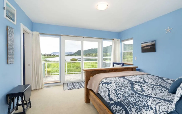 Lakeside Haven
