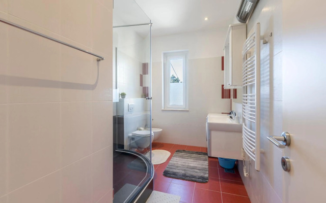 Ferula, 3 bedroom apartment near beach Bačvice