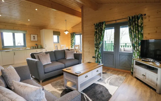 Oak Lodge