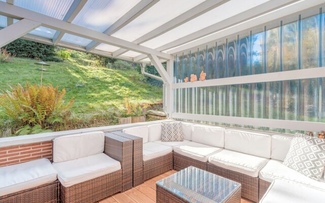 Spacious Apartment near Lake in Guntersberge