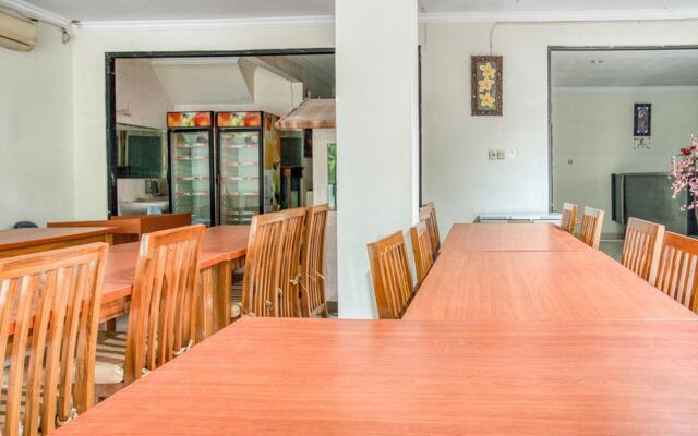 RedDoorz near Taman Mini Jakarta