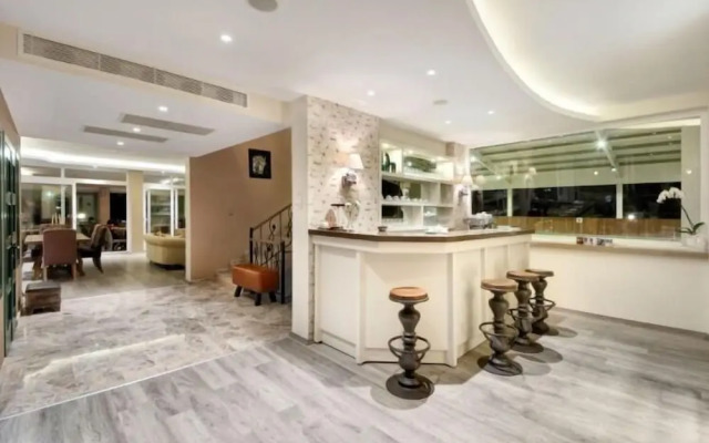 B.equine Range Hotel
