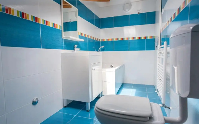 Spacious Apartment in Vantacici near Sea