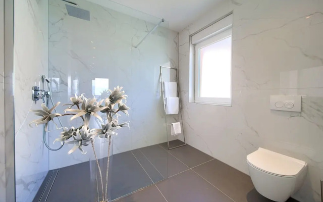 Villa Majestic With Sauna and Beautiful Views