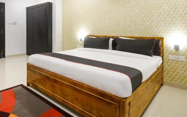 Red Velvet Premium by OYO Rooms