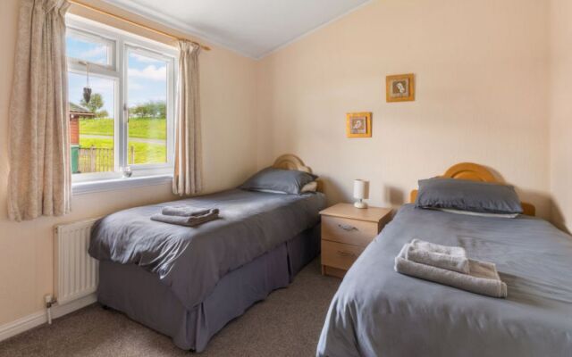 Loch Side Lodge 5