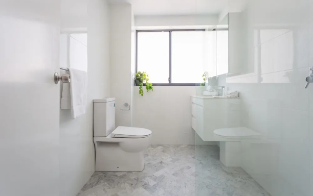 Unit With Balcony, Backyard and Parking Near Shops – Bathroom – Sydney