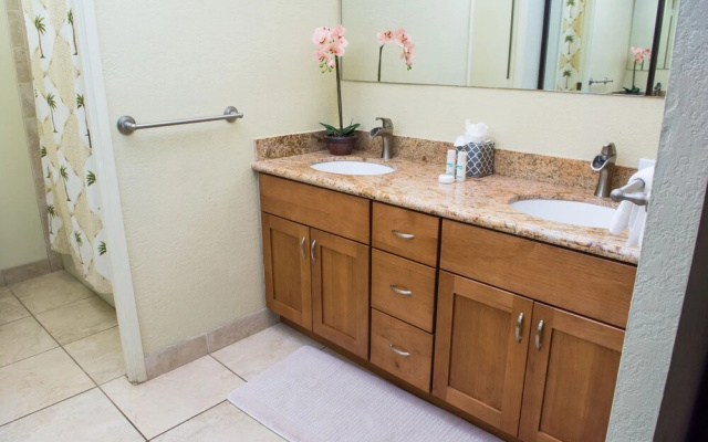 Kaanapali Shores 161 2 Bedroom Condo by RedAwning