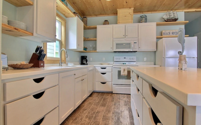 Seahorse Shanty OV32