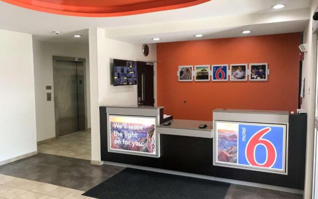 Motel 6