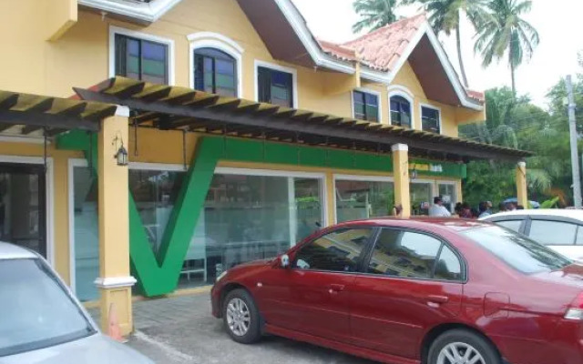 RedDoorz Plus @ Balai Sofia Bed & Breakfast Batangas