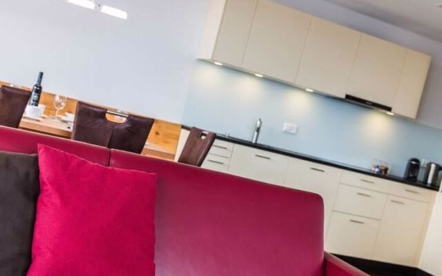 Apartmenthaus Riederhoru A 1. OG Ost