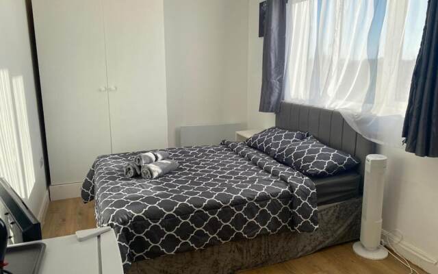 Comfortable Homely Studio Flat in Wembley