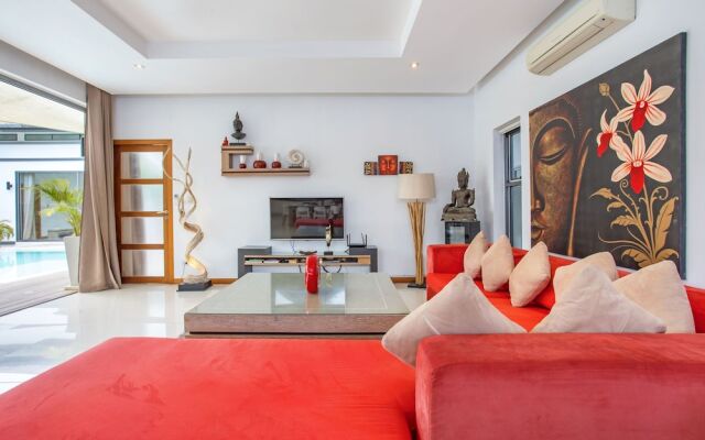 Modern 4BR Pool Villa Virginie Naiharn