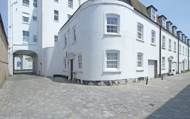 Pebble Mews House | By My Getaways | Parking for one small car