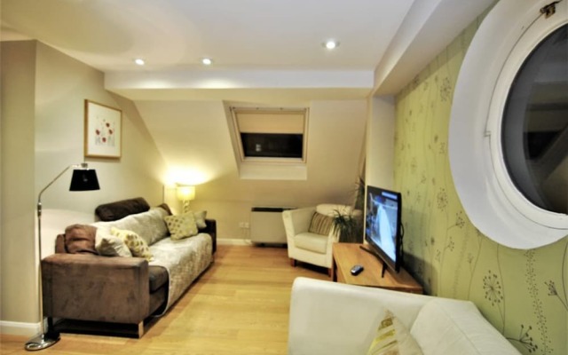The Courtyard 10