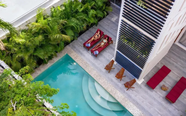 Dune Luxury Condos - Suite w Private Terrace