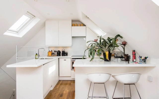 Beautiful 2 Bed W Roof Terrace in Holland Park