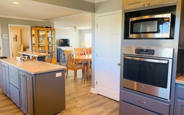 J Chalet - 4 Br Home