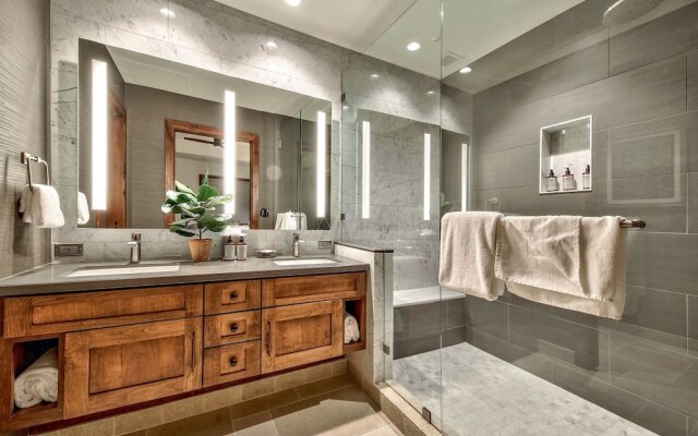 Steps From Heavenly Village & Gondola-luxury 3br 3 Bedroom Condo by RedAwning