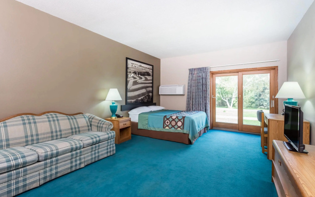 Super 8 by Wyndham Platteville