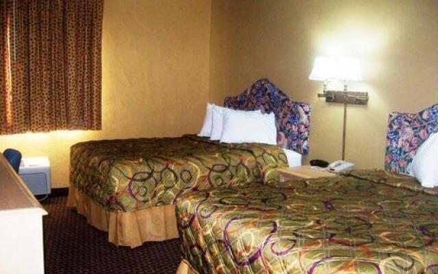 Econo Lodge Inn & Suites