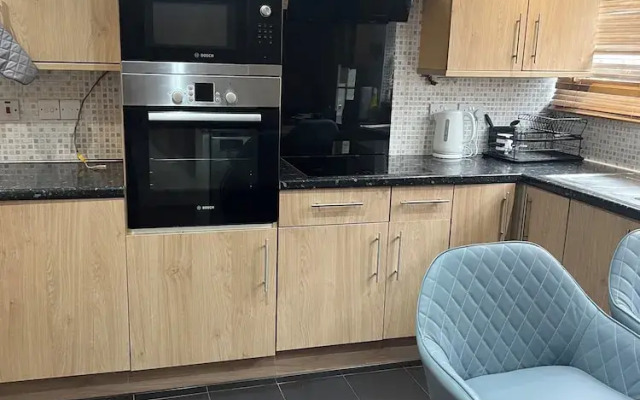 Cozy Basildon Retreat With 3 Bedrooms Free Parking